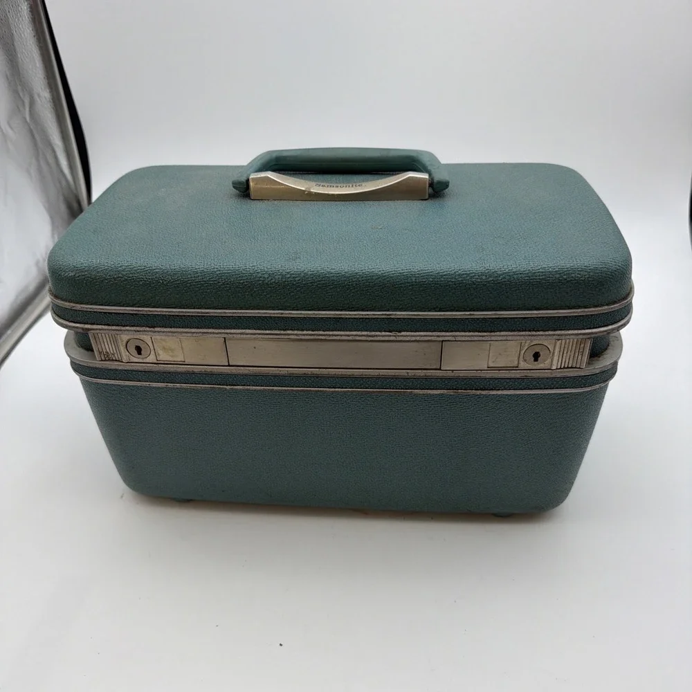 Samsonite 1970s True Vintage Blue  Vanity Case Mirror Locking No  tray
